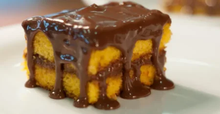 Bolo de Cenoura Recheado com Cobertura de Brigadeiro