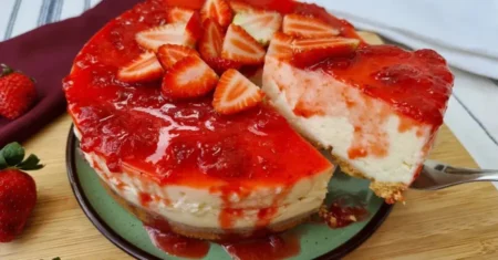 Receita de Cheesecake de Morango com Caramelo